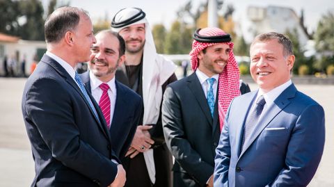 أبناء الأمير حمزة يخطفون الأنظار في عيد الأضحى.. شاهدوا جمالهم