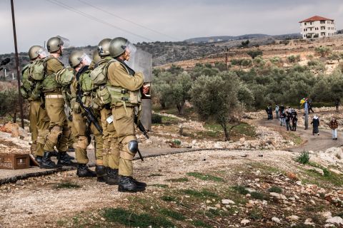 Israeli forces raid Aqabat Jabr camp in West Bank