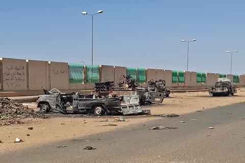 معارك عنيفة في الخرطوم وانفجارات في محيط القصر الجمهوري والقيادة العامة