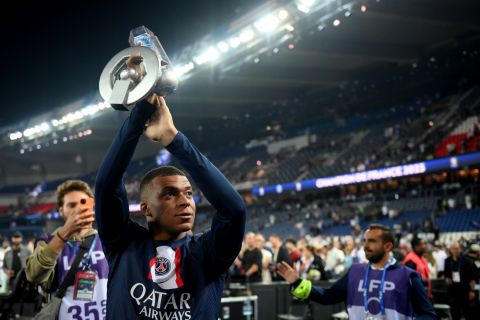 بيريز: نعم.. ريال مدريد سيتعاقد مع كيليان مبابي