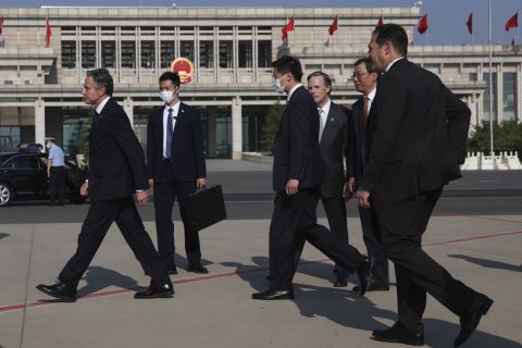 Blinken welcomed in China with no 'red carpet'