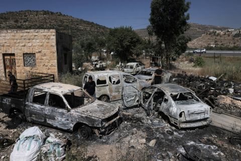 Israeli airstrike kills 3 Palestinians, access blocked