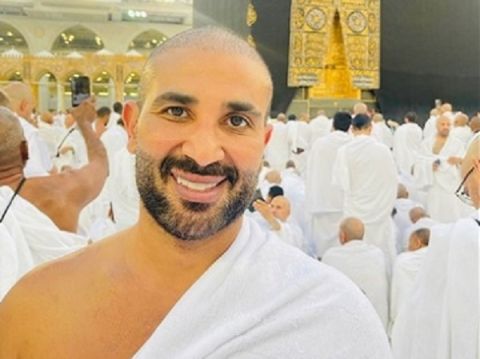 عمرو سعد يعتذر لترافيس سكوت بعد إلغاء تصريح حفله في الأهرامات