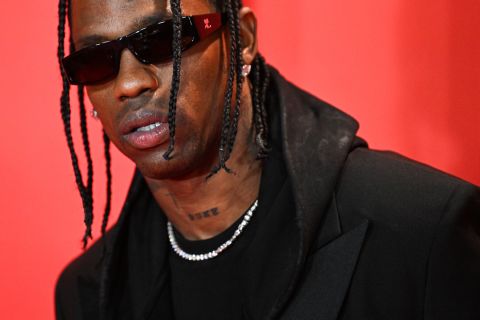 Egyptian fan sings on stage with Travis Scott