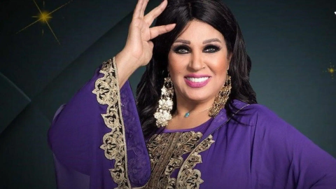 كيم كارداشيان تقلد إطلالة فيفي عبده في عرض أزياء 