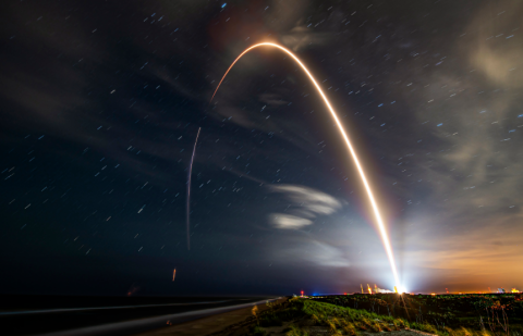 Spectacular sight of falcon 9 rocket's satellite train in Jordan