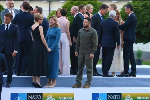 Lonely Zelenskyy at NATO summit drags attention
