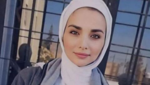 فيديو صادم.. معركة بالأسلحة البيضاء في مياه البحر بالإسكندرية 