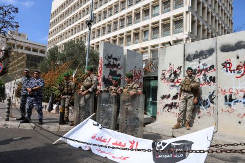 فيديو سيلفي في الحرم المكي.. فتاة سعودية تثير الغضب