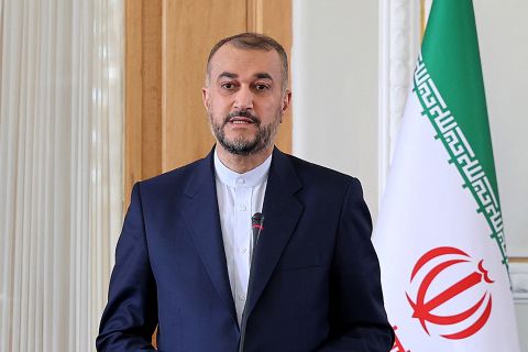 إيران ترفض استقبال السفير السويدي بعد تكرار حرق القرآن (فيديو)