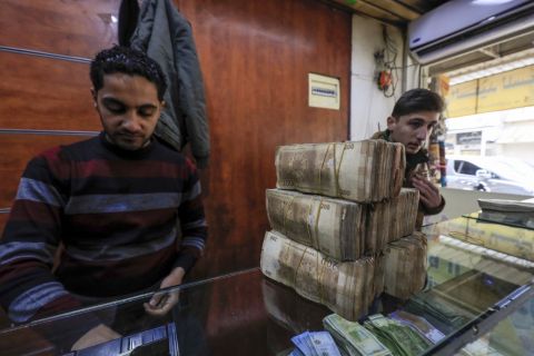 سعر الدولار واليورو اليوم في سوريا في السوق السوداء الأربعاء 2 أغسطس 2023
