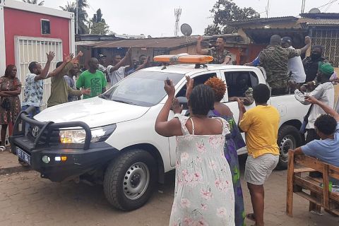 Video captures 1st moment of Gabon coup
