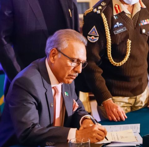 Pakistani President dissolves parliament and government ahead of elections