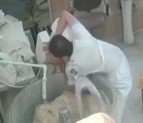 شاب مغربي يضحي بحياته لإنقاذ فتاة في الدار البيضاء (فيديو)