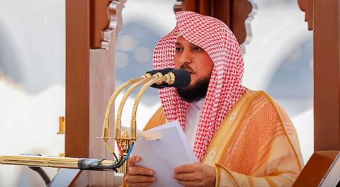  شاهد الأمير الحسين وهو يأكل المنسف بيده في معان