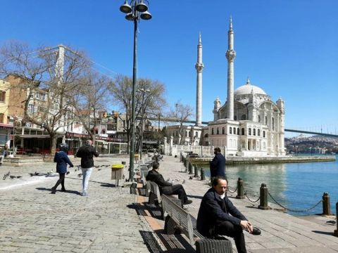 بالفيديو.. سائحة خليجية تتعرض للمضايقة وتنفجر غضبا بوجه الأتراك