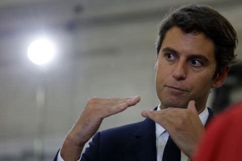 قرار مرتقب من مجلس الدولة في فرنسا حول قانونية حظر العباءة