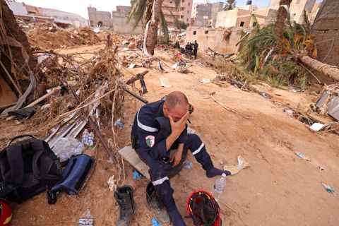 7 قتلى في اصطدام سيارة عائلة ليبية بمركبة فريق اغاثة يوناني متجه الى درنة