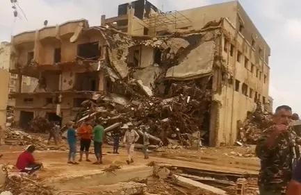 قيادي عسكري يفسر كارثة درنة بانها عقاب من الله نتيجة قوانين الربا