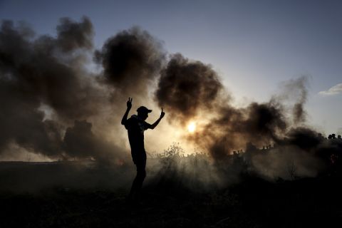 اسرائيل تغلق المسجد الابراهيمي وحماس تدين قصفها 