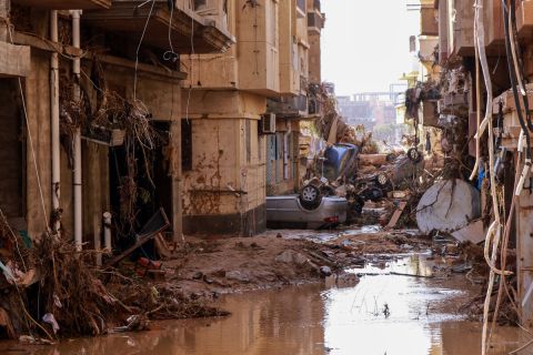 Horrific video: building vanishes while residents screaming in Libya
