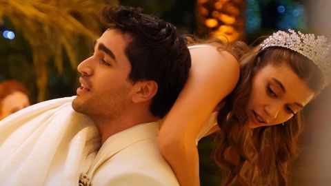 Yalı Çapkını stars Afra Saraçoğlu and Mert Ramazan Demir renew their love in Marmaris