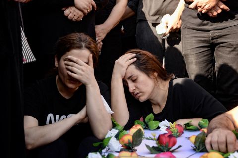 شاهد.. طرد الحلبوسي من مجلس عزاء حريق عرس الحمدانية