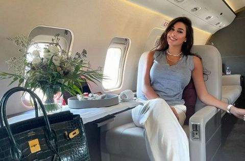 ياسمين صبري بإطلالة باربي في منتدى الإعلام العربي 