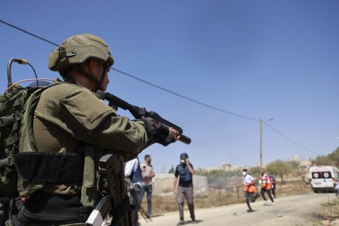 Palestinian kid injured in Israeli bullets