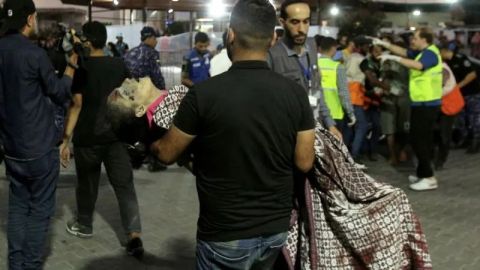 بريطانيا ترسل سفنا حربية وطائرات تجسس دعما لاسرائيل