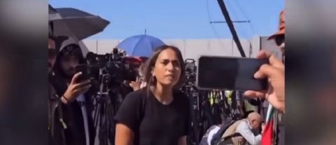 بعد مواجهتها كبيرة مراسلي 