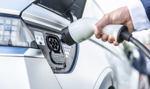 Are electric and hybrid vehicles more at risk of fire?