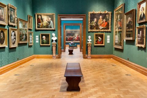 Museum employee replace paintings with fake copies and sells the originals