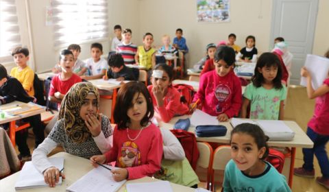 الأطفال السوريون في تركيا: أجيال محرومة من لغتها الأم