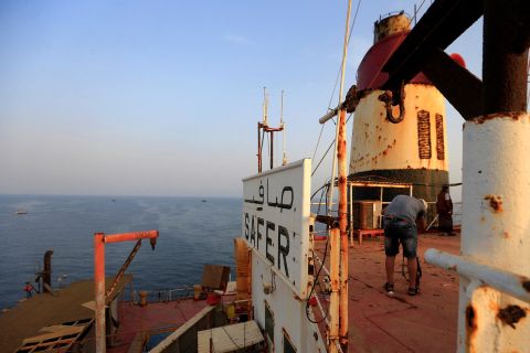  US detains five Somalis who boarded tanker off Yemen