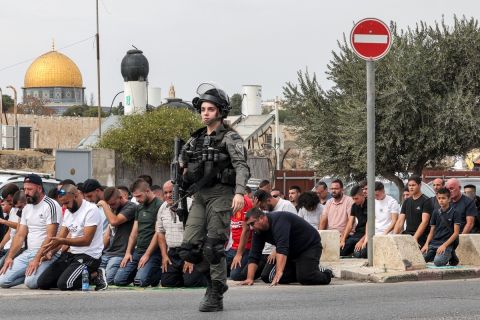 Israeli occupation police suppress worshippers in Al-Aqsa Mosque