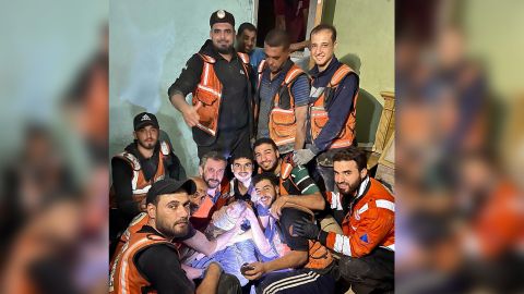 Crown Prince of Jordan visits wounded of Jordanian field hospital in Gaza