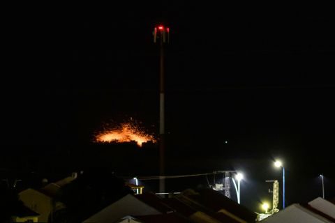 Al-Qassam Brigades launches major missile attack on Tel Aviv