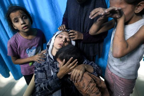 مستشفيات ميدانية تركية لغزة ورفض فلسطيني لإقامة مخيمات للنازحين جنوبي القطاع