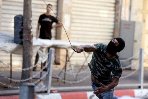 شهيد في نابلس مع مواصلة الجيش الاسرائيلي مداهماته الواسعة في الضفة