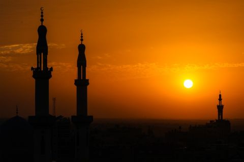 قصف إسرائيلي عنيف يستهدف مناطق واسعة في غزة مع تصاعد المواجهات مع المقاومة