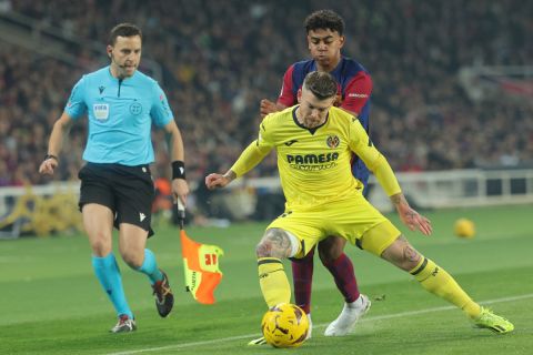 ريال مدريد يستعيد صدارة الليغا وبرشلونة يسقط على أرضه أمام فياريال