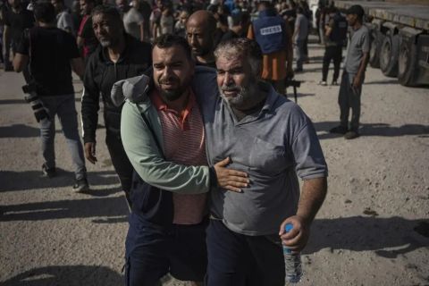 رايتس ووتش: إسرائيل احتجزت آلاف العمال من غزة في ظروف غير إنسانية