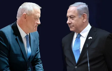 غانتس يستفز نتنياهو وينضم لمسيرة أهالي الرهائن الإسرائيليين