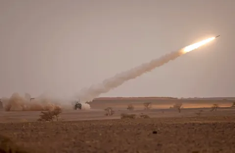 اليمن يتوعد بالرد على العدوان الأمريكي 