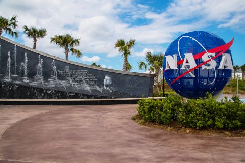 NASA delays moon mission, disappointing astronauts