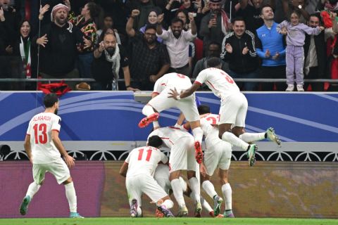 النعيمات والتعمري يقودان الأردن لهزيمة كوريا والتأهل لنهائي كأس آسيا