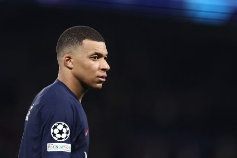 نجم برشلونة السابق يحذر ريال مدريد من مبابي