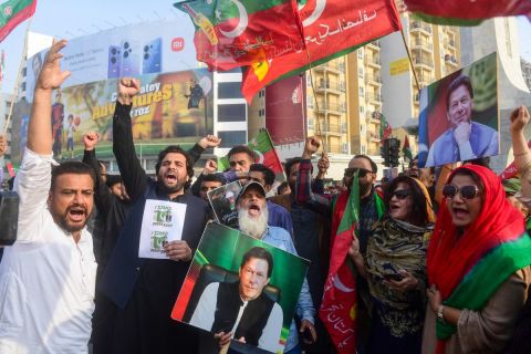 Landslide victory for Imran Khan's party in Pakistan elections