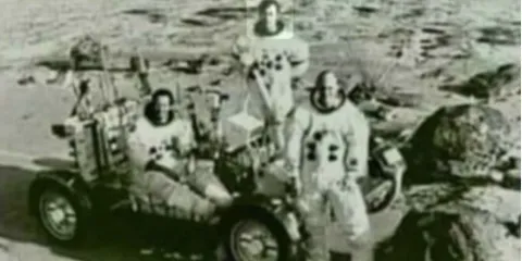 Photo of astronauts on the moon without helmets, here's the truth